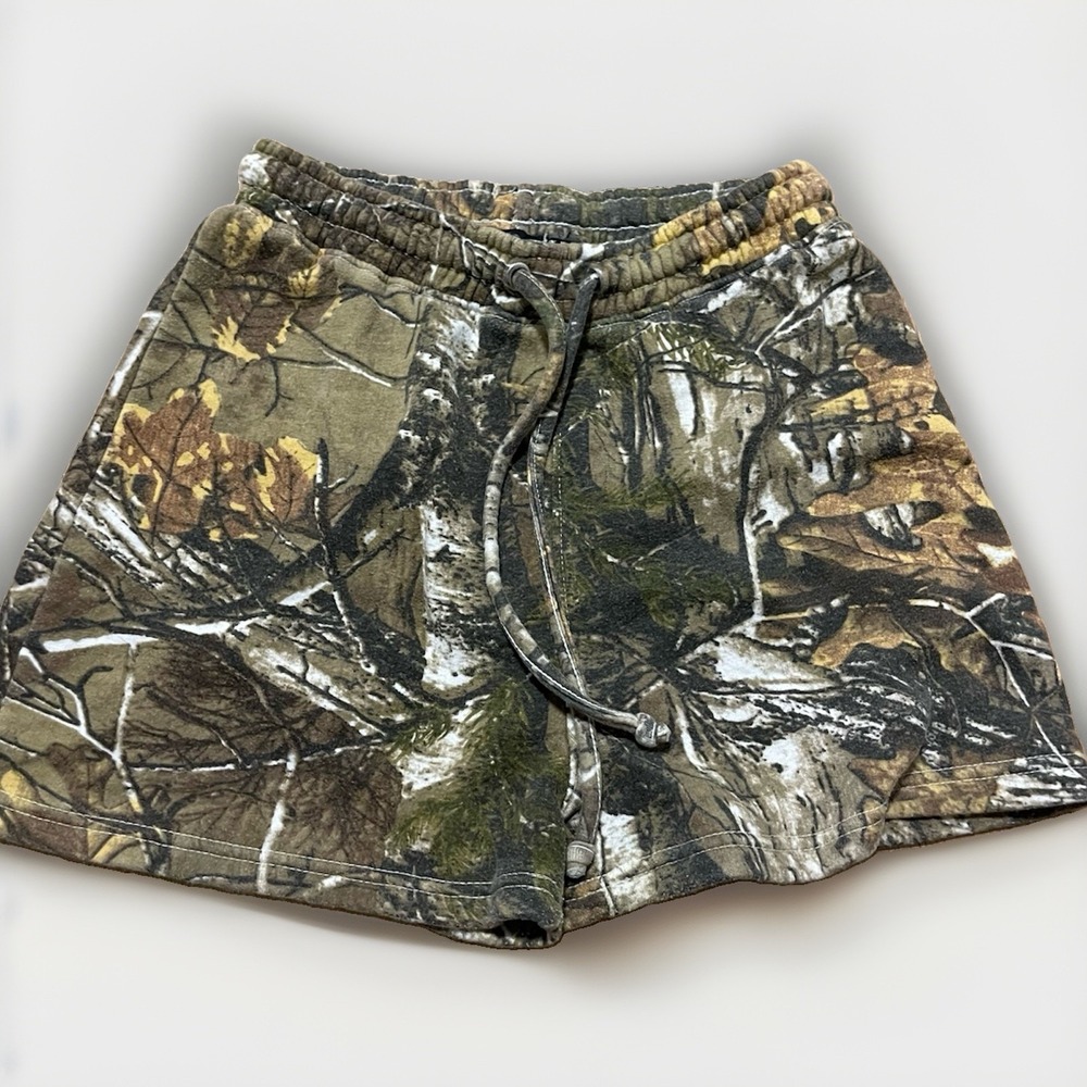 Pretty Little Thing Size 6 Camouflage Shorts